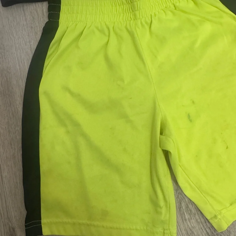 Hurley Black T-Shirt and Neon Yellow Shorts Set